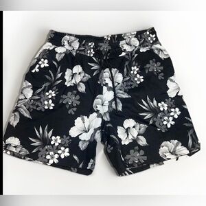 Men's Large floral Cotton shorts EUC CSG Black White Gray Gym workout Hawaiian